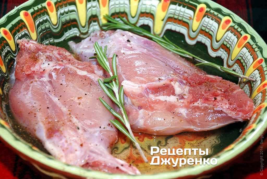 Мариновать мясо кролика  1 час.