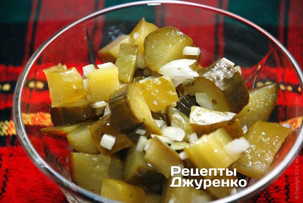 Салат с курицей, грибами и соленым огурцом — рецепты | Дзен