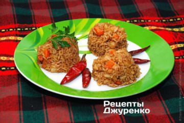 Жареный рис с овощами