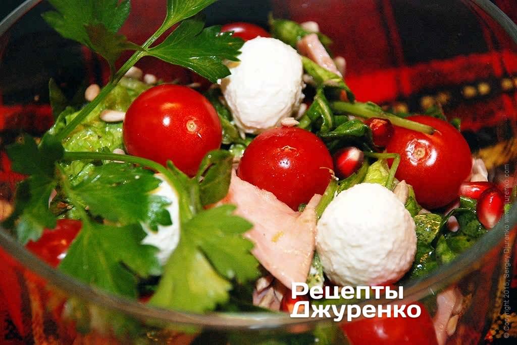 Сир можна викласти у вигляді кульок.