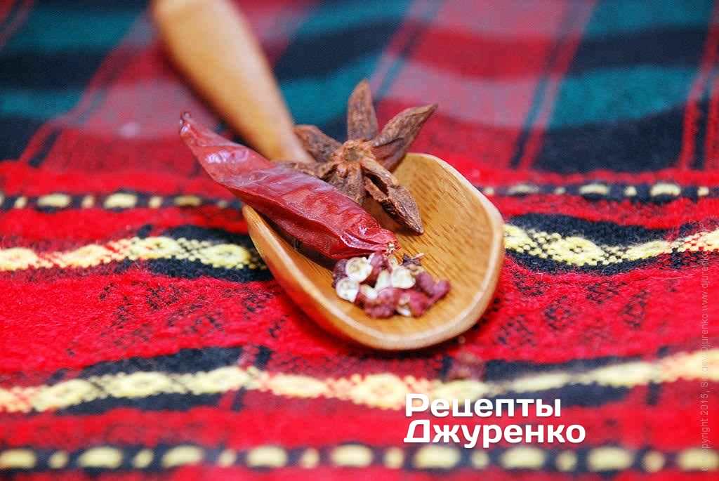 Бадьян, сычуаньский перец и чили.