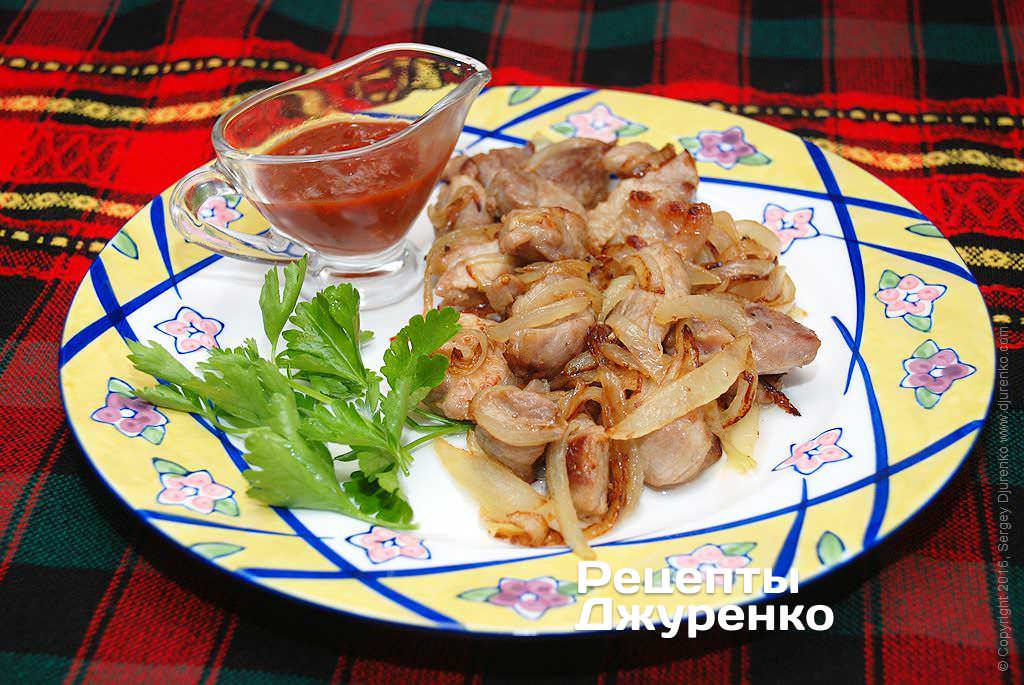 2. Свинина, фаршированная беконом, яблоками и орехами