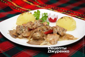 Жаркое с грибами и луком