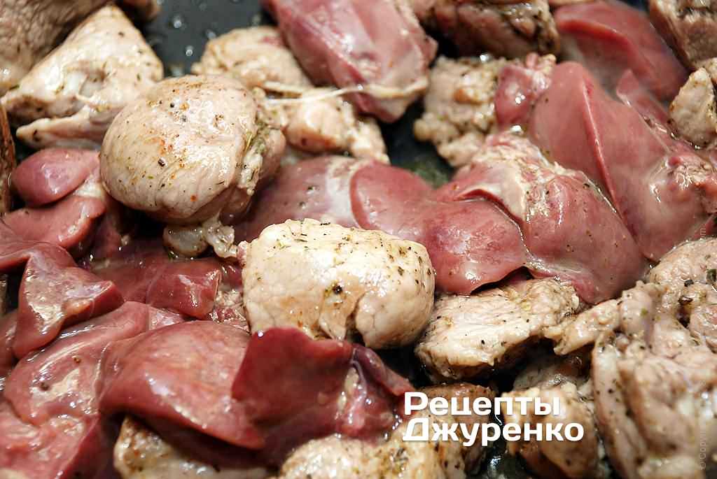 Свиная печень в мультиварке. Курица и свинина. Жареное мясо свинина курица.