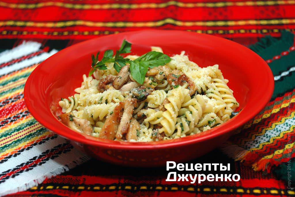 Паста з соусом з курки