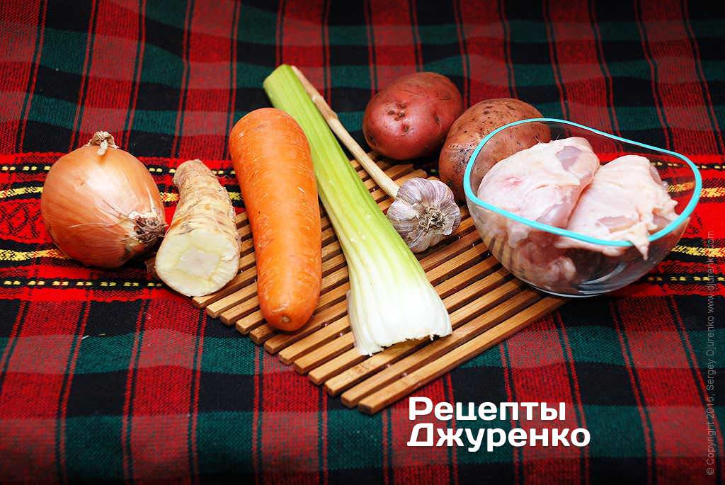 Овощи и курица для блюда.