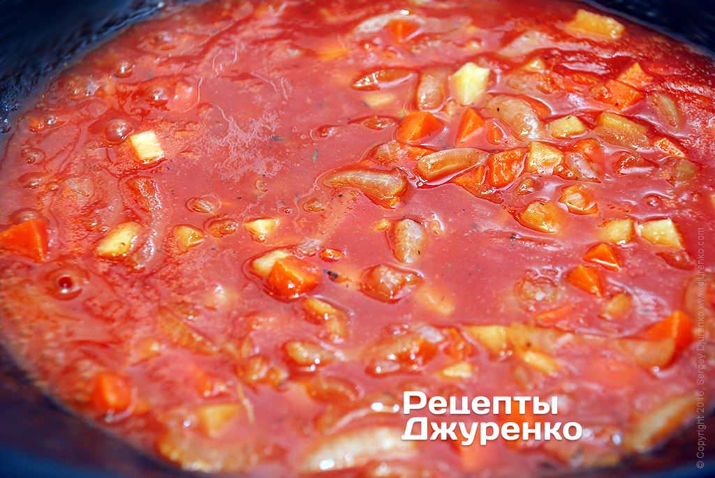 Приготовить томатный соус.