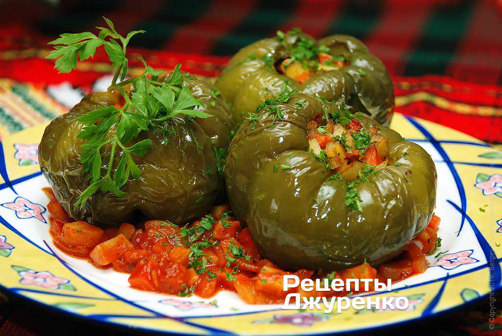 Перец фаршированный овощами