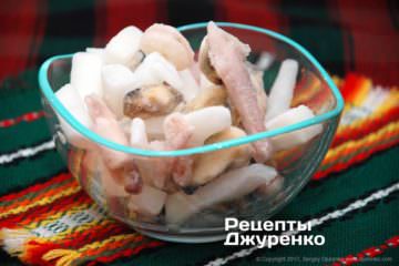 Замороженные морепродукты.