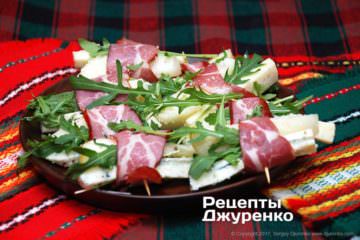 Мясные рулетики с грушей