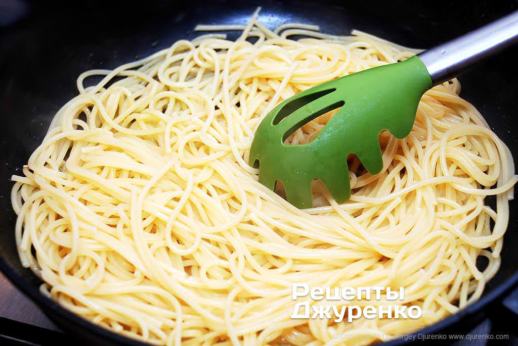 Обжаренные спагетти.
