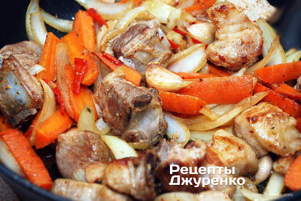 Жаренные овощи с мясом.