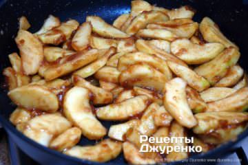 Открытый пирог кростата рецепт. crostata 12. Открытый пирог кростата рецепт фото. Открытый пирог кростата рецепт-crostata 12. картинка Открытый пирог кростата рецепт. картинка crostata 12. Кростата — это простой пирог из тонкого песочного теста, который готовят итальянцы. Его начинкой может быть джем, фрукты, сливочный сыр или нутелла. Сверху на нем обязательно делается сеточка из тонких полосок теста. Для приготовления выпечки используется круглая форма с ребристыми или зубчатыми бортами. Далее рассмотрим основные принципы приготовления пирога и самые популярные рецепты, пригодные для использования в домашних условиях.