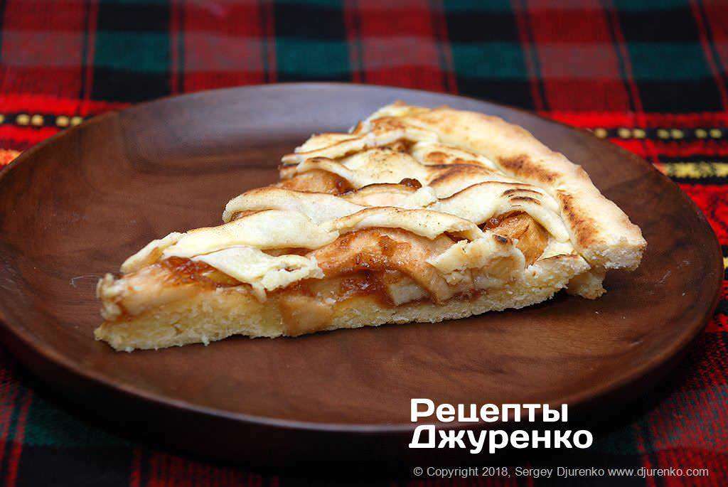 Готова страва Кростата — італійський яблучний пиріг