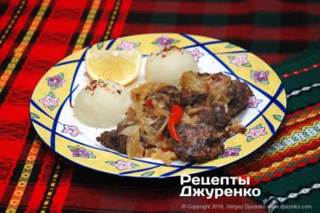 Куряча печінка з цибулею