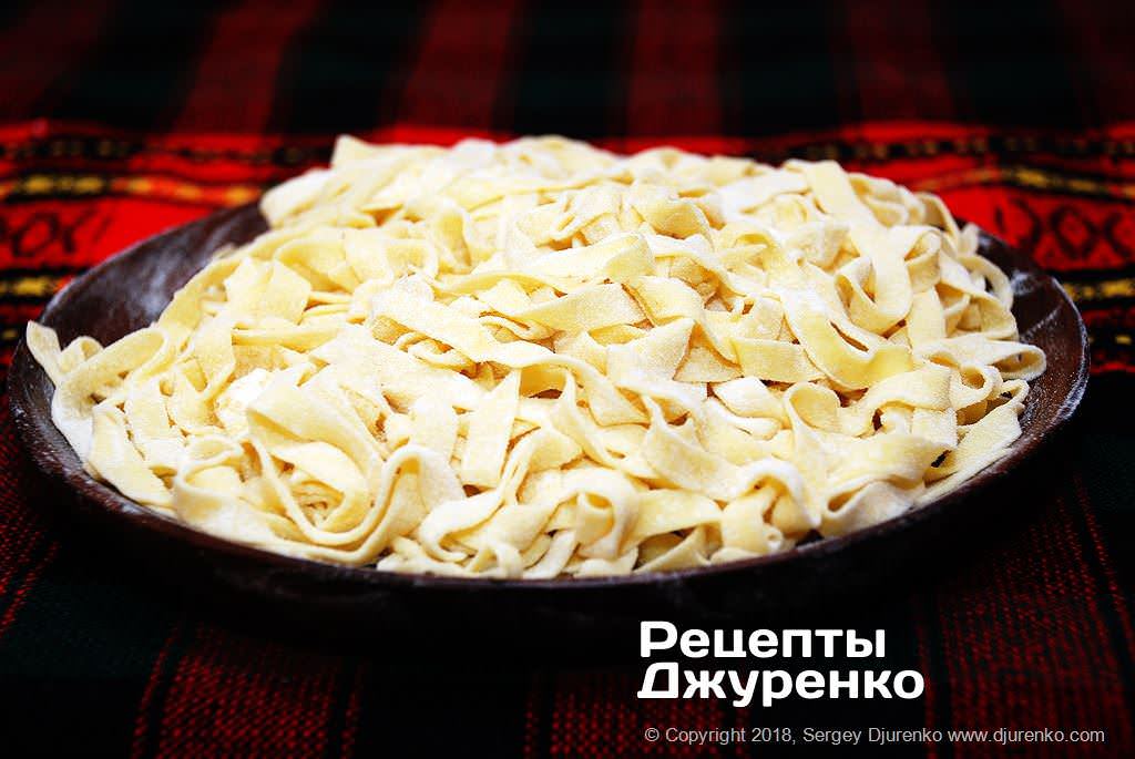 Тісто для пасти. Домашня локшина з соусом із вершків та бринзи