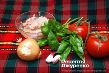 Тунец и овощи.