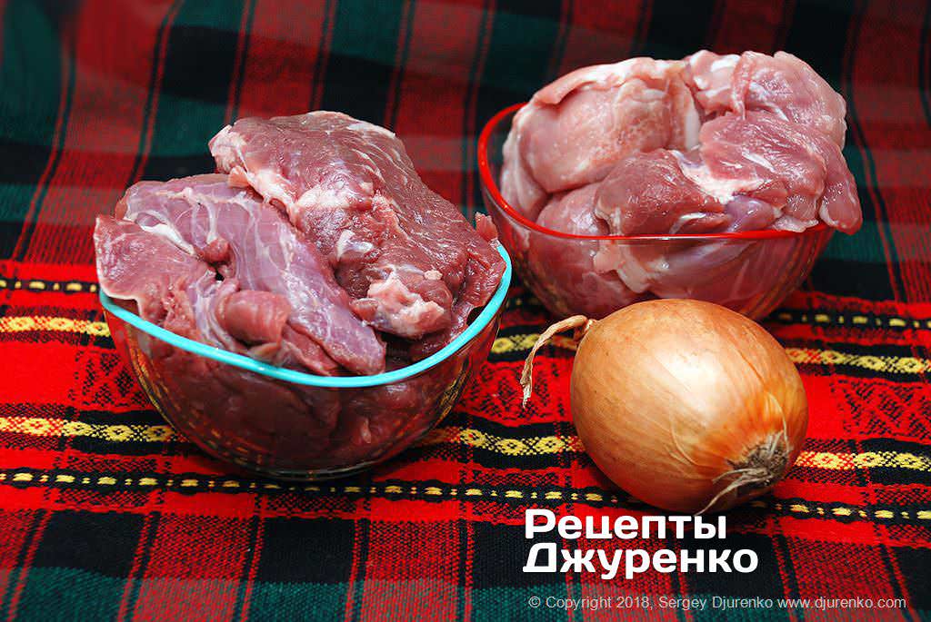 Мясо и лук для начинки.