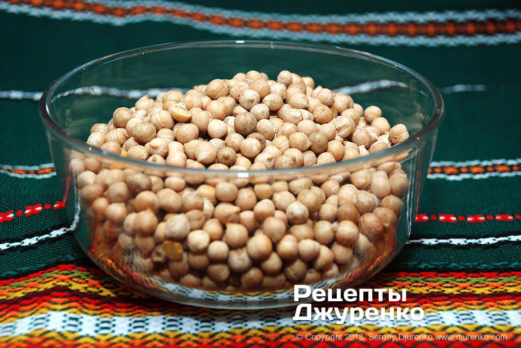 Dry chickpeas.