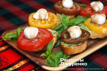 Фото рецепта помідори з моцарелою і базиліком