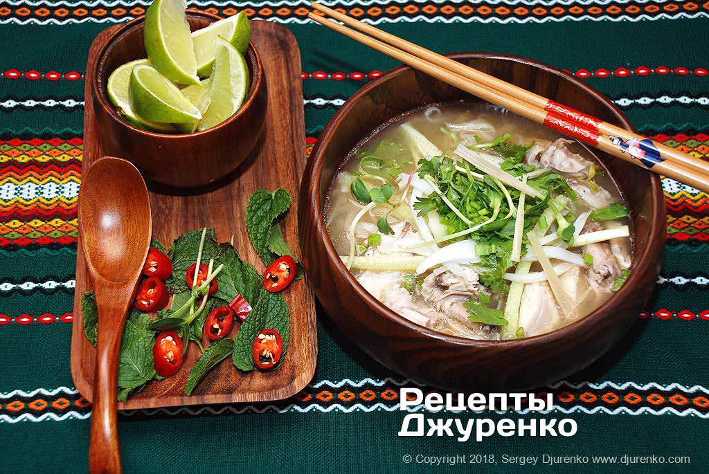  Суп фо га — вьетнамский суп с курицей и рисовой лапшой. 