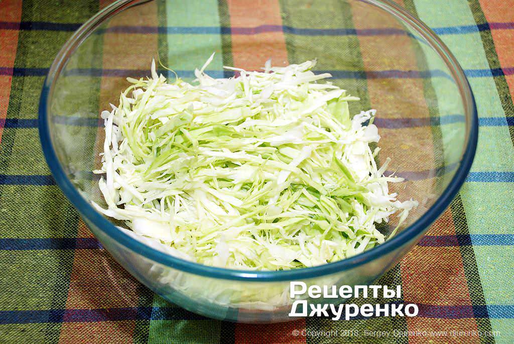 Хрустящий салат из капусты с яблоком на зиму