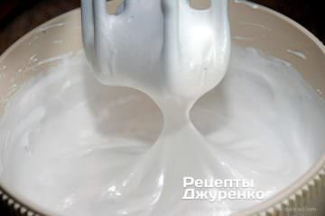 Взбитые белки.