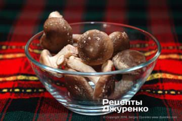 Грибы шиитаке.