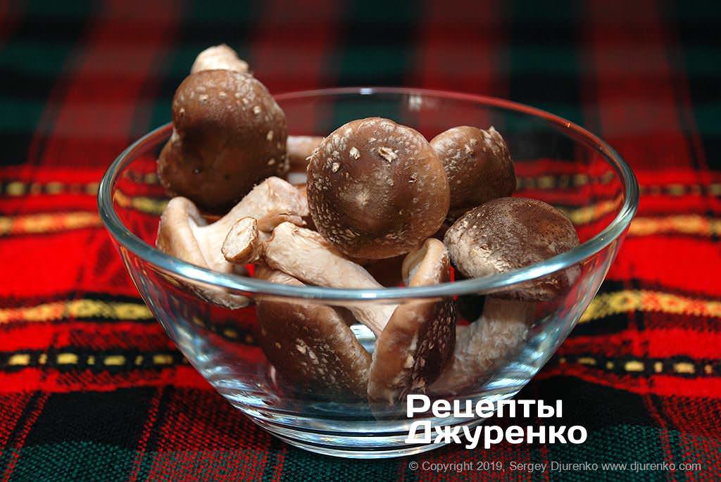 Грибы шиитаке.