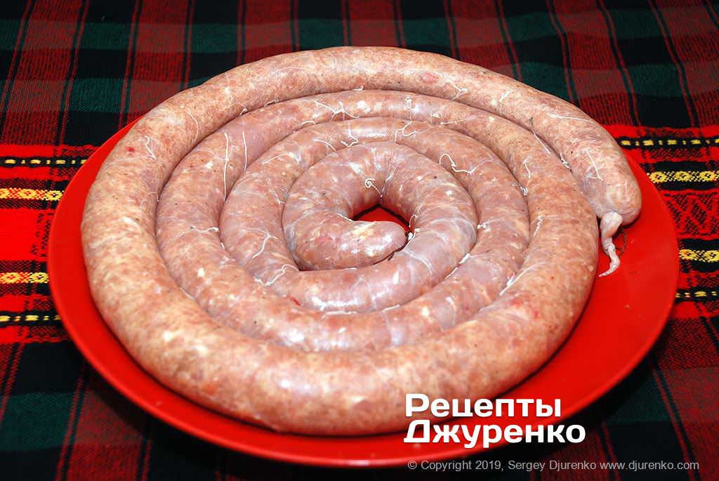 Сырая колбаса из курицы.