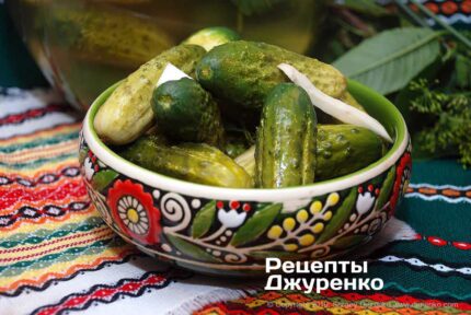 Малосольні огірки