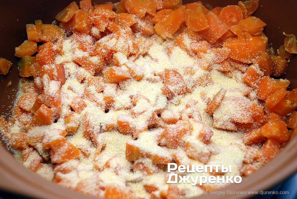 Морковка с манкой.