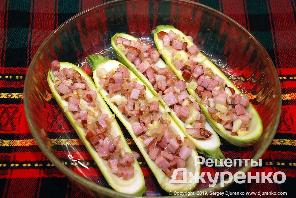 Начиненные кабачки.