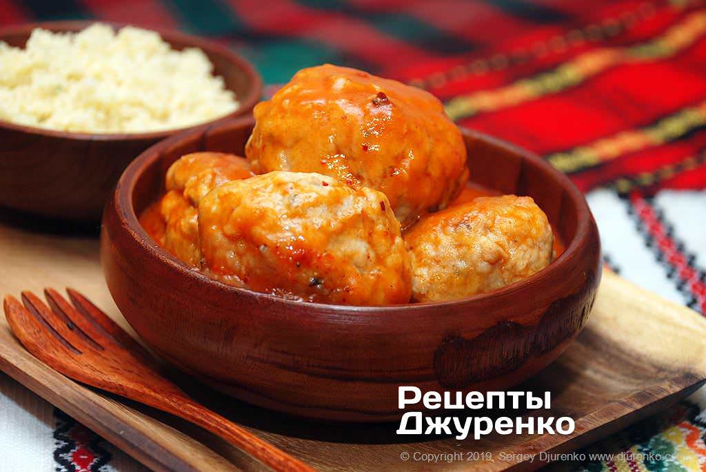 Рецепт куриных тефтелек на овощной подушке - простой и вкусный способ приготовления