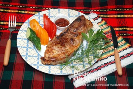 Стейк из свинины — свиная лопатка жаренная