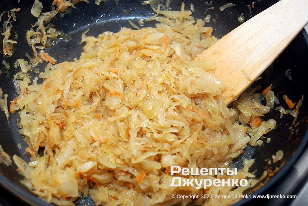 Пошаговый рецепт бигуса из свежей капусты. Бигус с квашеной капустой. Бигус из квашеной капусты классический. Бигус из квашеной капусты классический с мясом. Солдатский Бигус из капусты.