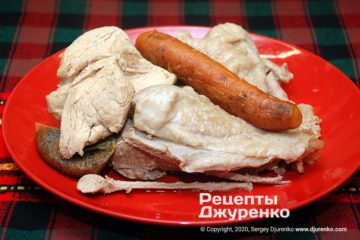 Сваренное мясо.