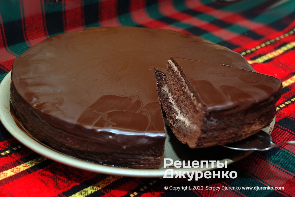 шоколадний торт