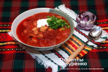 Красный борщ с курицей