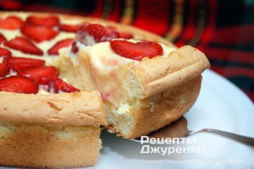 Торт с клубникой и заварным кремом