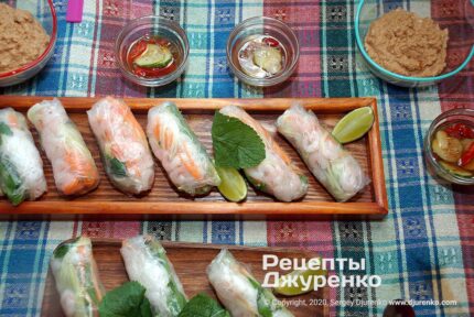 Спринг-роллы в рисовой бумаге с креветками
