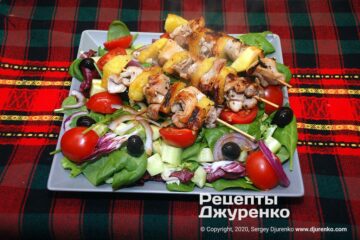 Фото рецепта салат з куркою і ананасами