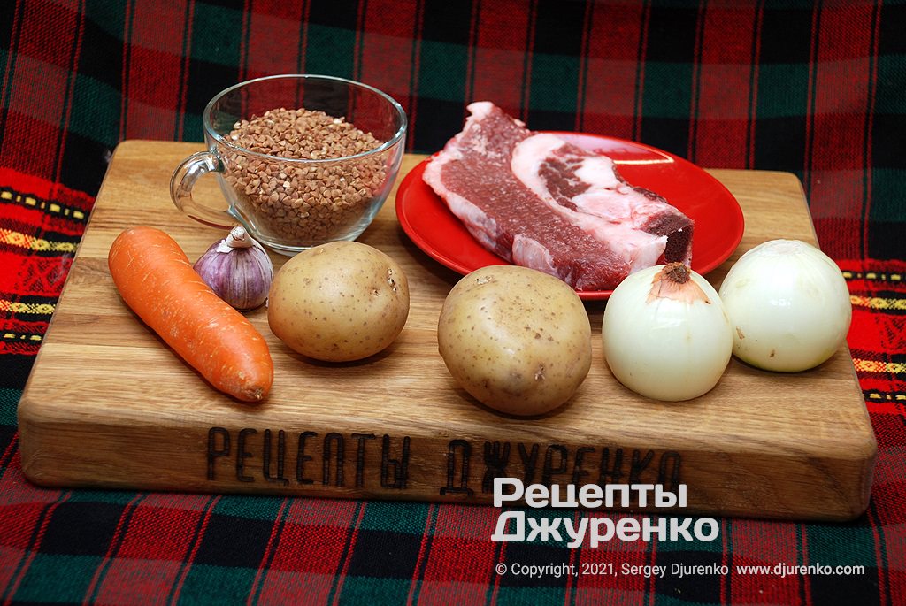 Гречка, мясо, овощи.