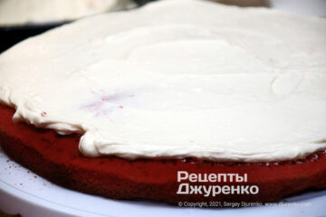 Корж с сырным кремом.