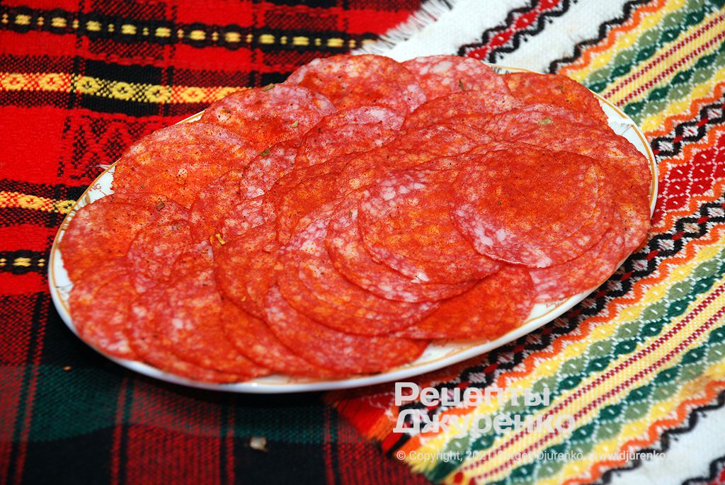 Pepperoni or salami for topping should be thinly sliced.