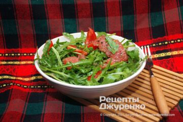 Салат с рукколой