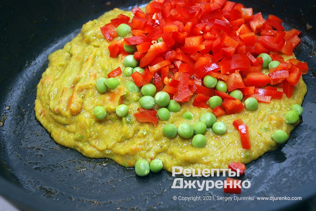 Подрібнити овочеве пюре і додати солодкий перець.