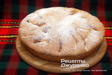 Шарлотка с грушами