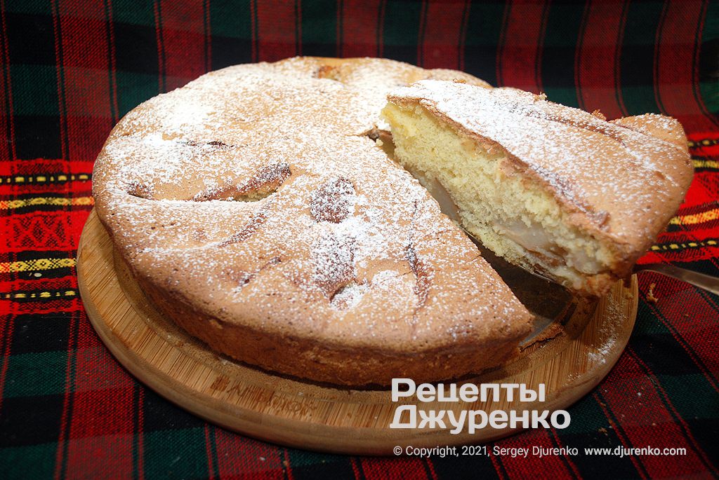 Шарлотка с грушами.