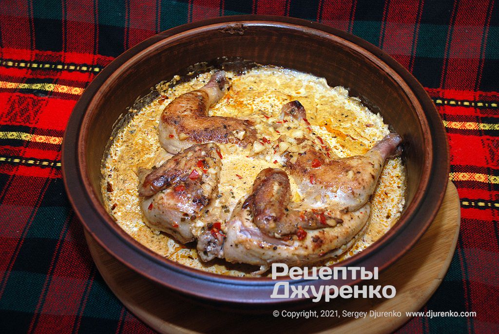 Фото рецепта: Чкмерулі - курча в молочно-часниковому пряному соусі